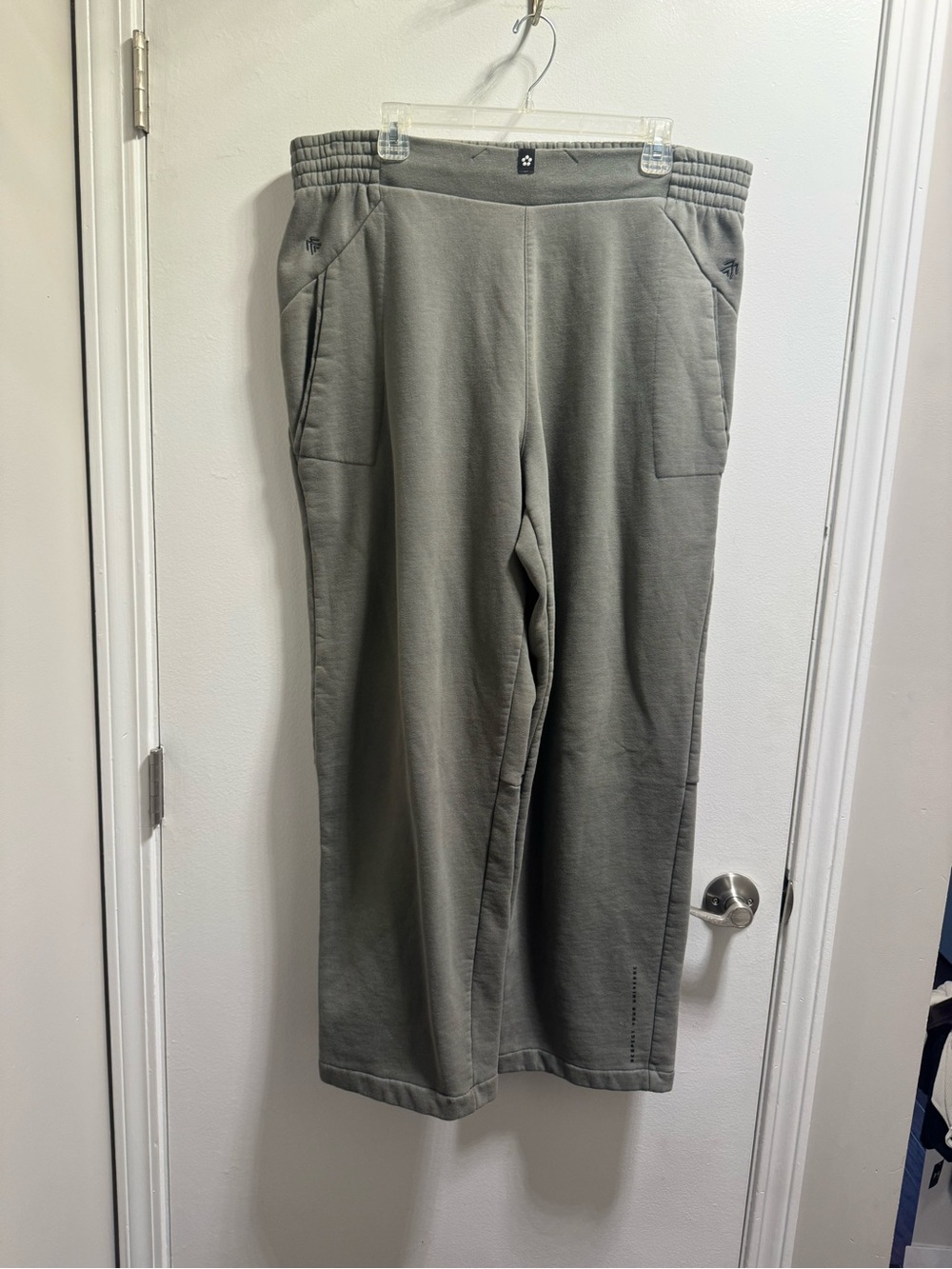* Men’s Gray RYU ( RESPECT YOUR UNIVERSE)Joggers